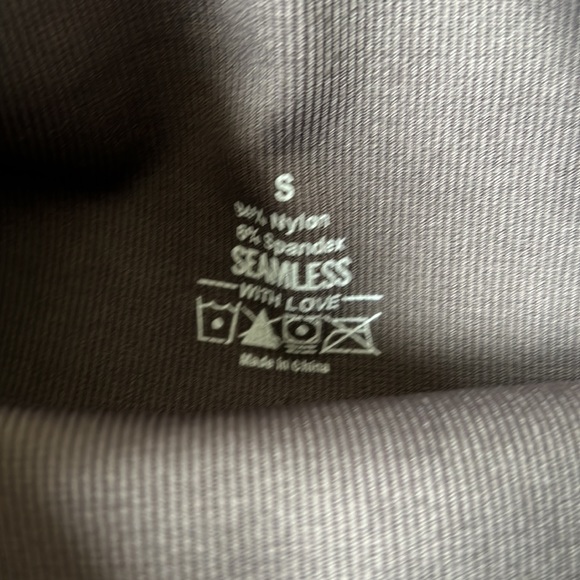 Taupey Purple Seamless Leggings with Small Cutout Designs Sz S - Picture 7 of 11